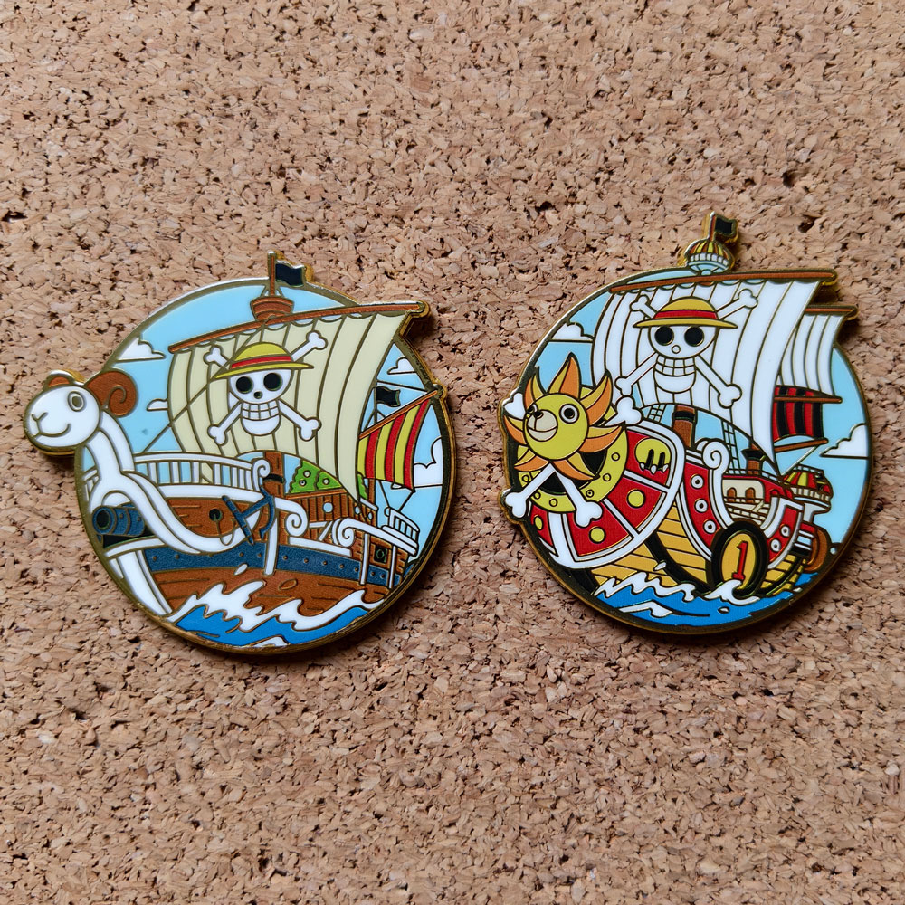 Tuxedo Lapel Pin - Красивая значок-брошь в виде корабля, выполненная